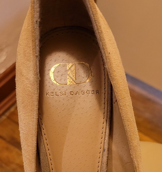 Shoes - Picture 5 of 6